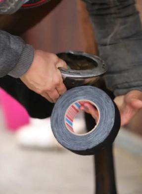 KENTUCKY NASTRO ADESIVO TESA 50MMX50M Nero accessori per il cavallo - immagine 3